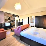 Centre Sun Apartment *